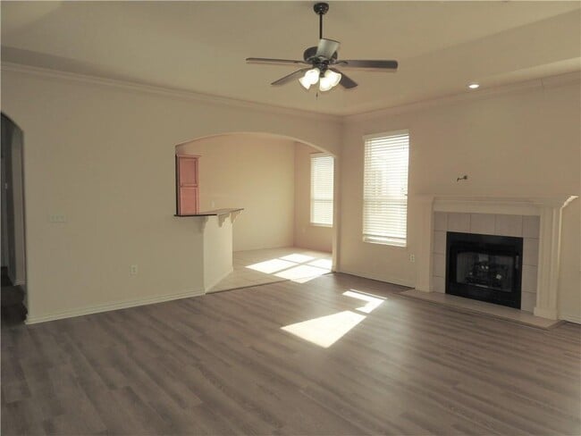 Building Photo - 420 Torino Pl