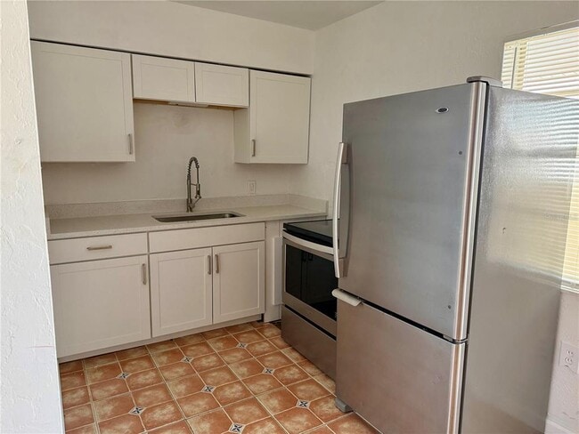 Building Photo - 551 73rd Ave