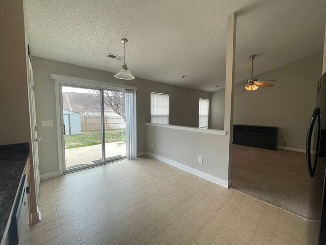 Building Photo - 3 BR house, all one level, for rent in For...