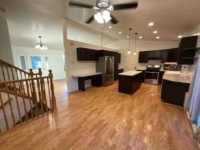 Building Photo - 4 Bedroom 2 1/2 Bath Home Oversized 2 Car ...