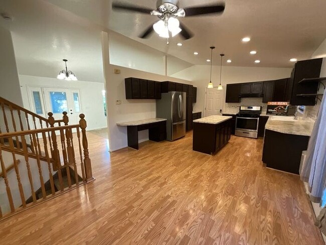 Building Photo - 4 Bedroom 2 1/2 Bath Home Oversized 2 Car Garage. Dog Friendly