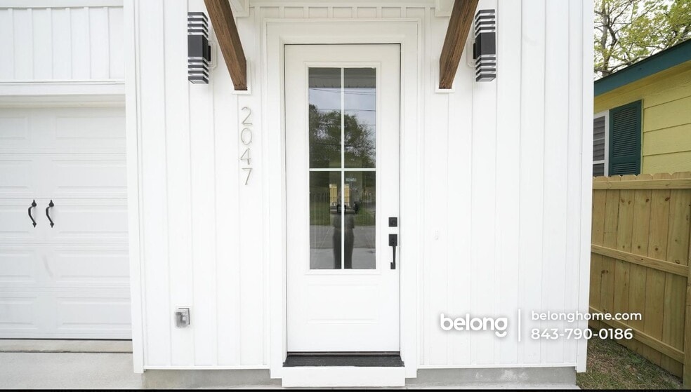 Building Photo - 2047 Forest Ave