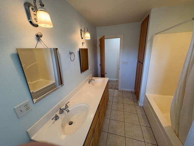 Building Photo - 31 Town Reservoir Rd