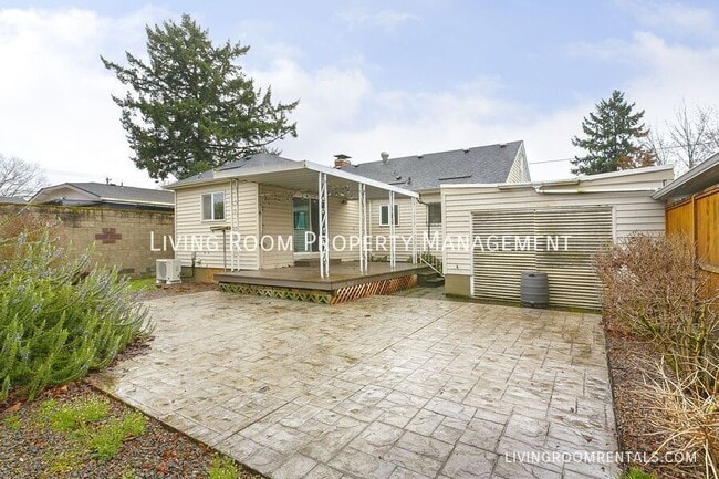 Building Photo - 7034 N Wilbur Ave