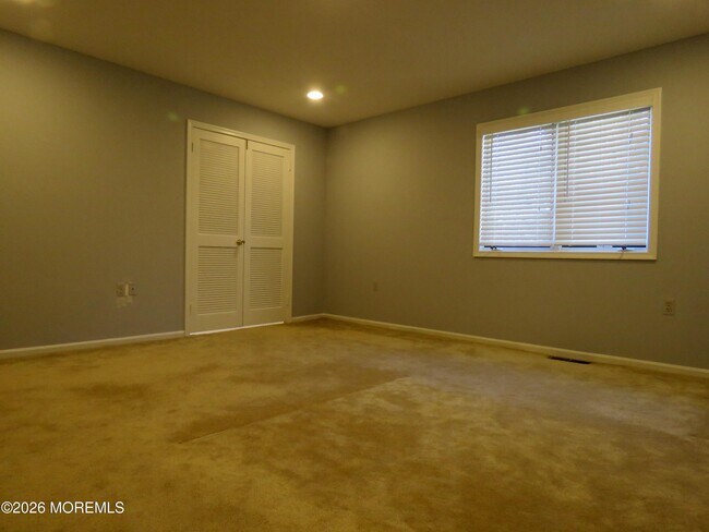 Building Photo - 273 Plum Dr