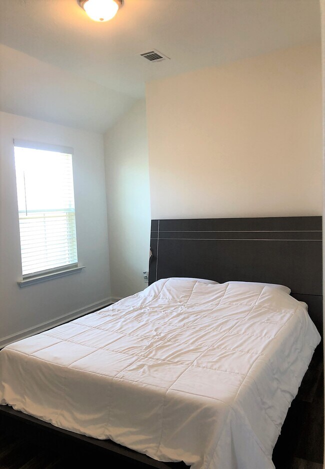 Building Photo - 238 Ducal St