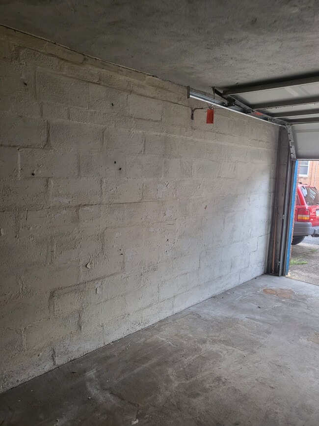 Building Photo - 2445 Brookwood St