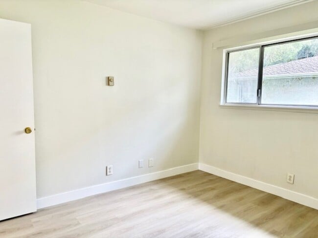 Building Photo - 2612 Anchor Ave