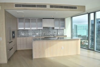 Building Photo - Koula 3/3/2, high flr. w/ Ocean & DH Views (Kakaako Area)