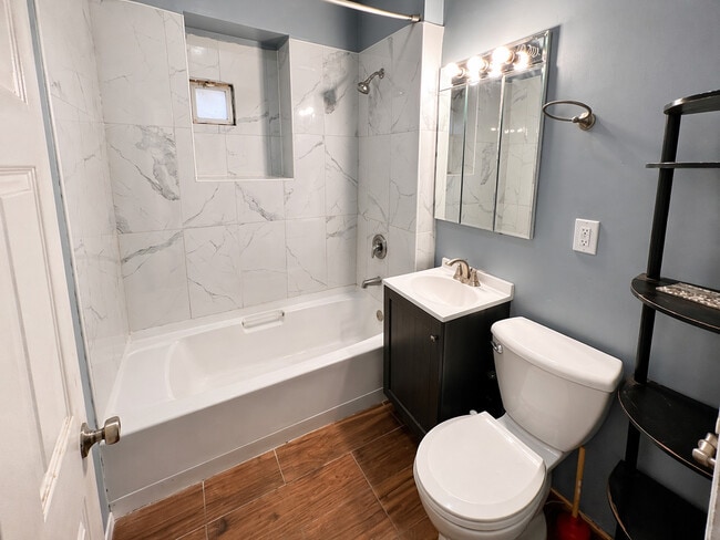 Building Photo - 808 N Sacramento Blvd