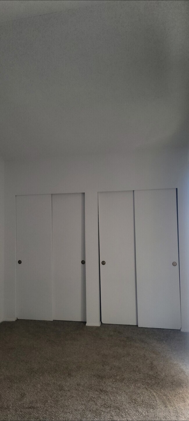 Closets - 1215 S 43rd Ave