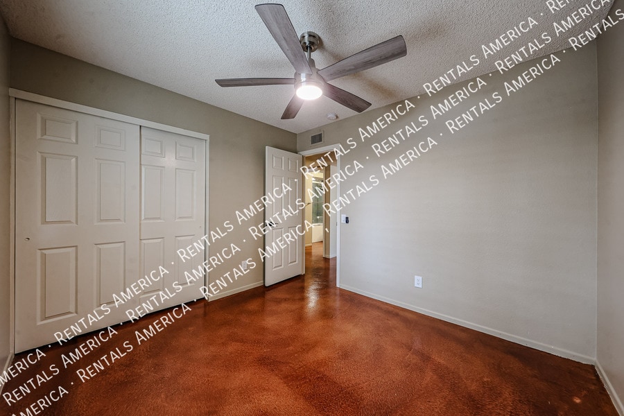 Building Photo - 10438 S 45th Pl