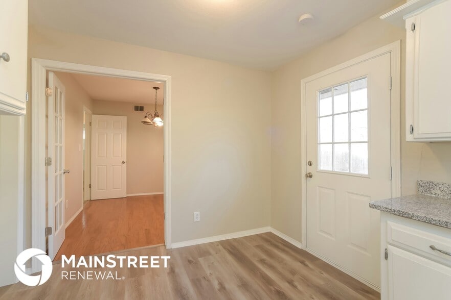 Building Photo - 309 S Dallas Ave