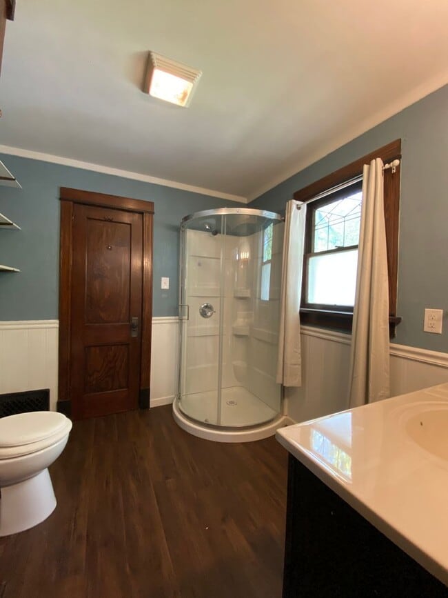 Building Photo - Beautiful 2 Bedroom Single Family Home in ...