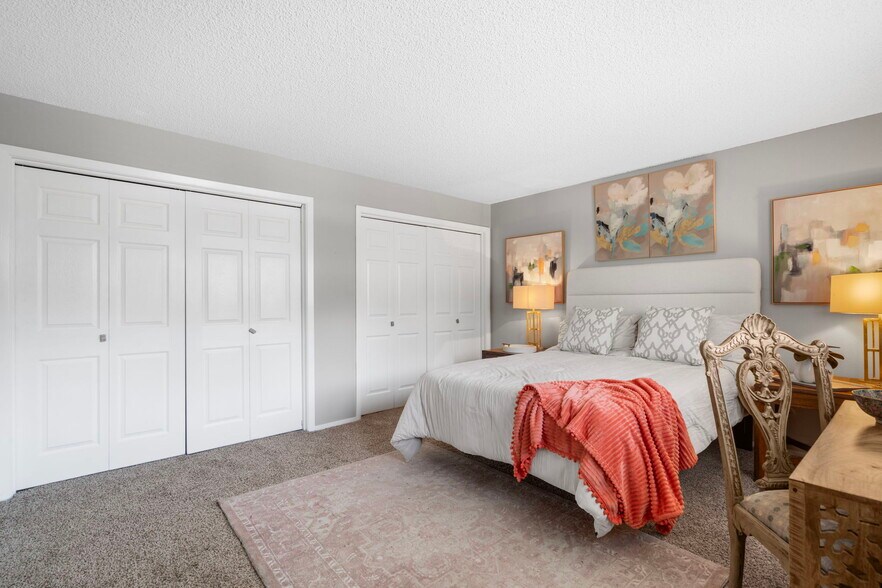 Master Bedroom - 25 Nantucket Dr