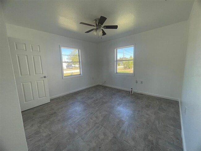 Building Photo - 525 E Helen Ave