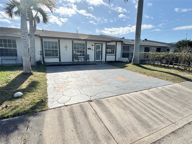 Building Photo - 14849 SW 114th Ct