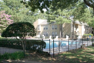 Building Photo - The Residence Village Green