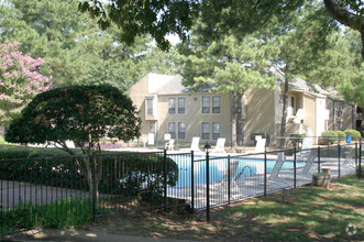 Building Photo - The Residence Village Green