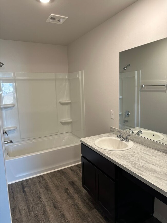 Building Photo - PRE-LEASING NOW — Beautiful 3-Bedroom | 2-Bath Home in Robertson’s Landing