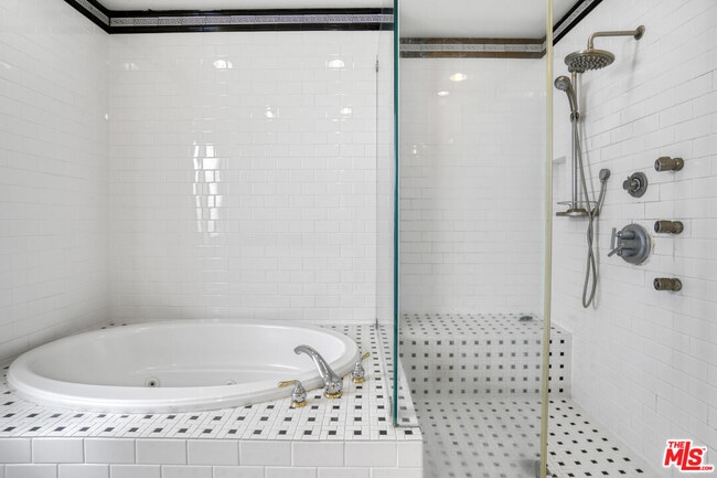 Building Photo - 2038 Malcolm Ave