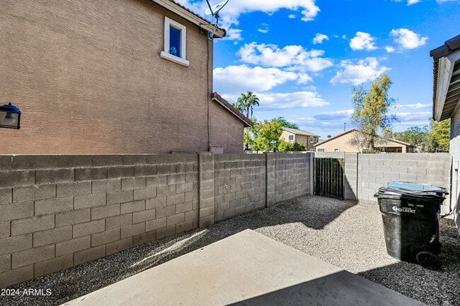 Building Photo - 1909 E Oxford Ln