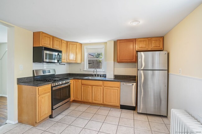 Building Photo - 139 Edgefield Ave