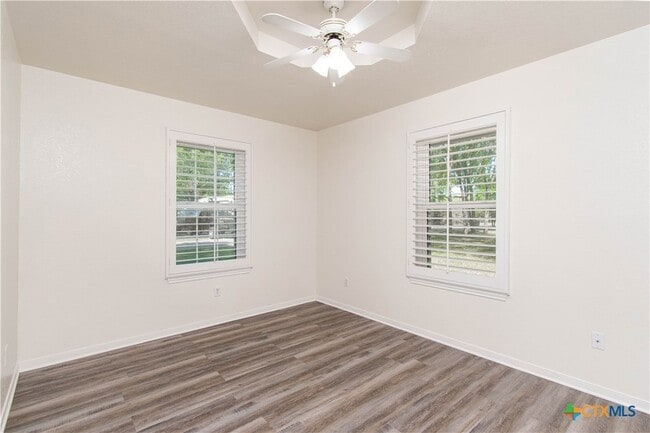 Building Photo - 11 Basswood Ct