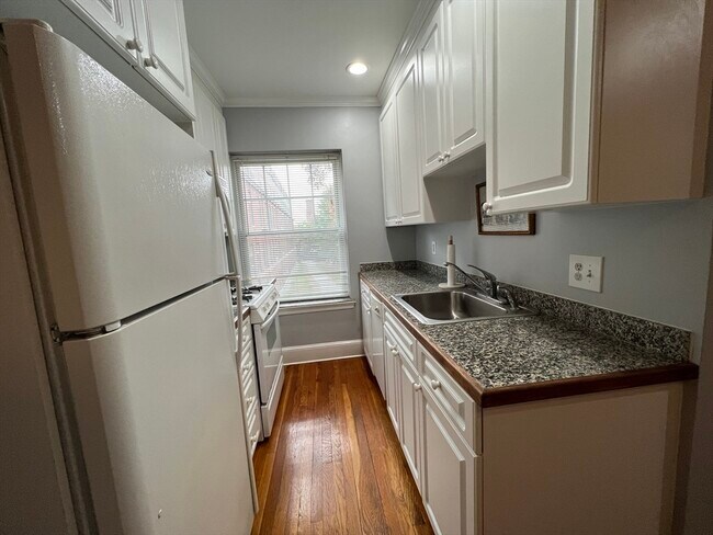 Building Photo - 21 Bradlee Rd
