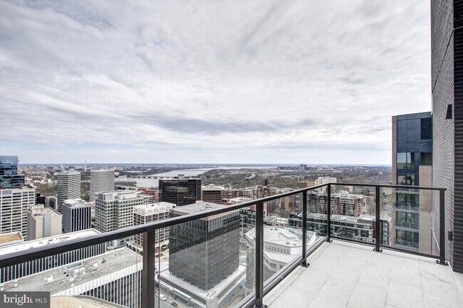 Building Photo - 1781 N Pierce St