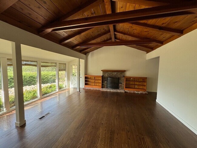 Building Photo - Wonderful 2 story home in Orinda
