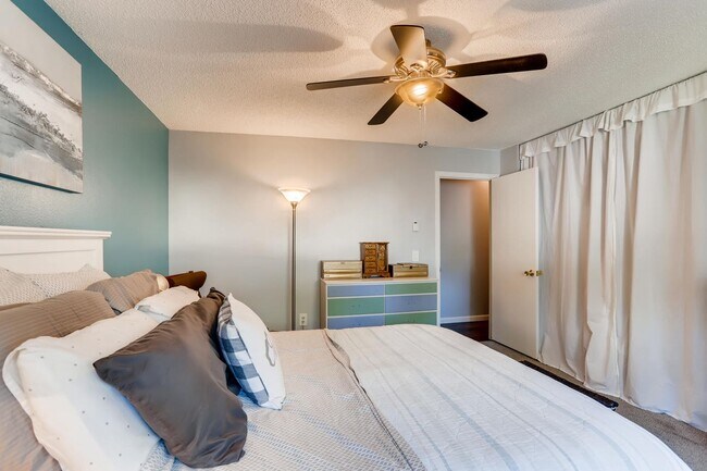 Building Photo - Bright & Cozy 3-Bedroom in the Heart of Longmont!