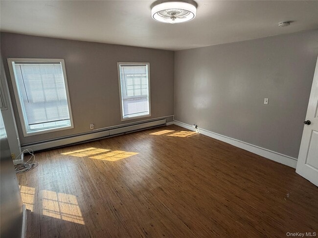Building Photo - 93 Catharine St