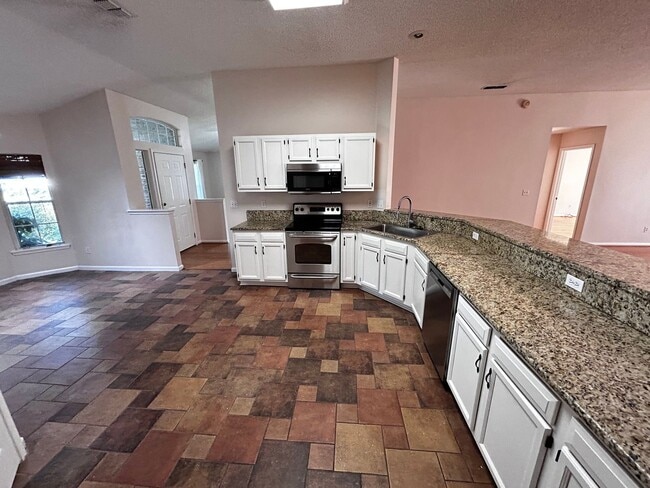 Building Photo - 1449 Blue Heron Ln N