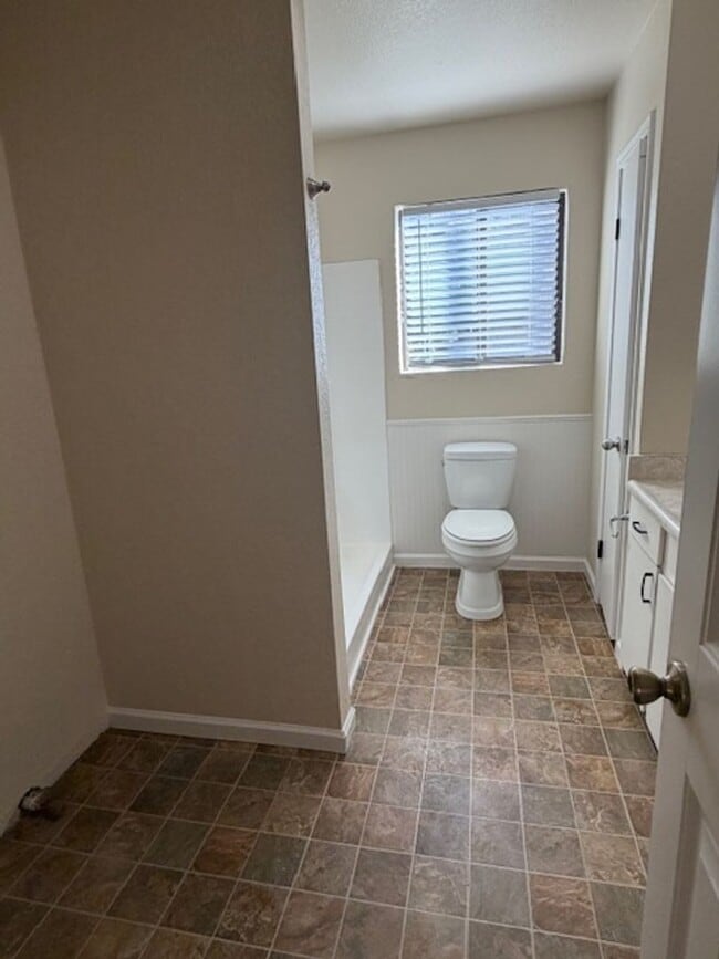 Building Photo - New Paint AND a Yard with a picket fence!