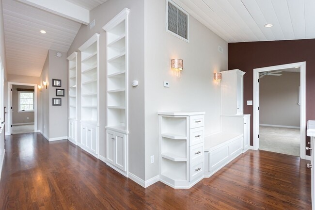 Building Photo - Loma Portal Craftsman with Views