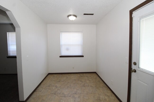 Building Photo - 1908 Sycamore Pl