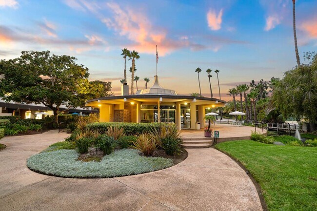 Building Photo - 3050 Rue D’Orleans