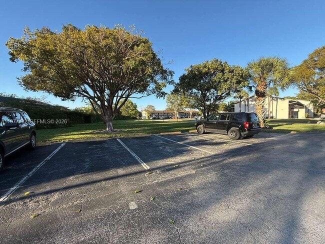 Building Photo - 6031 Shaker Wood Cir