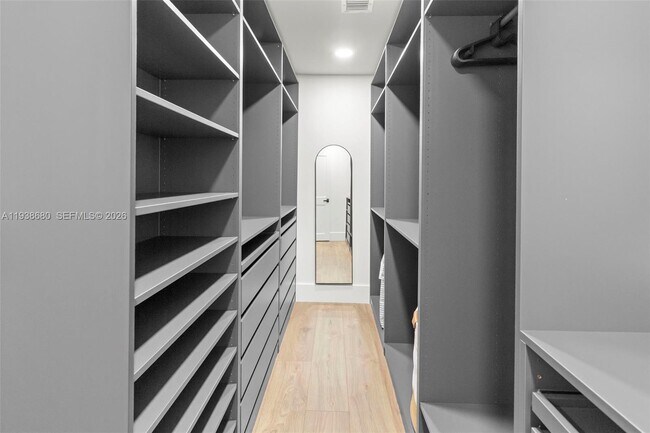 Building Photo - 3540 NE 28th Ave