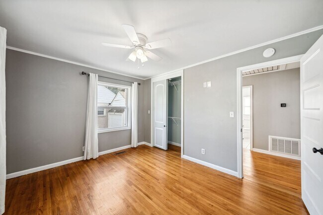 Building Photo - Adorable Home in the Heart of Midtown!