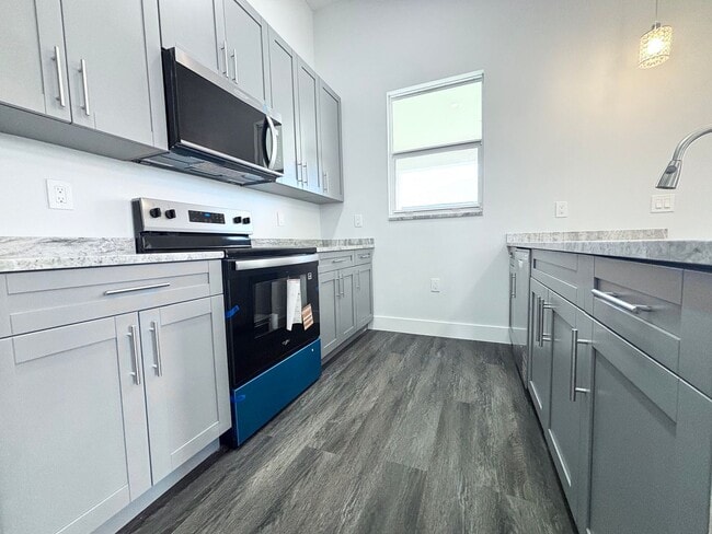 Building Photo - 4552/4554 20th St SW