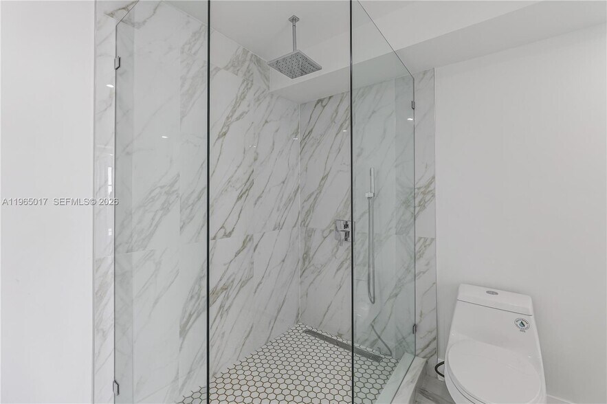 Building Photo - 1800 NE 114th St