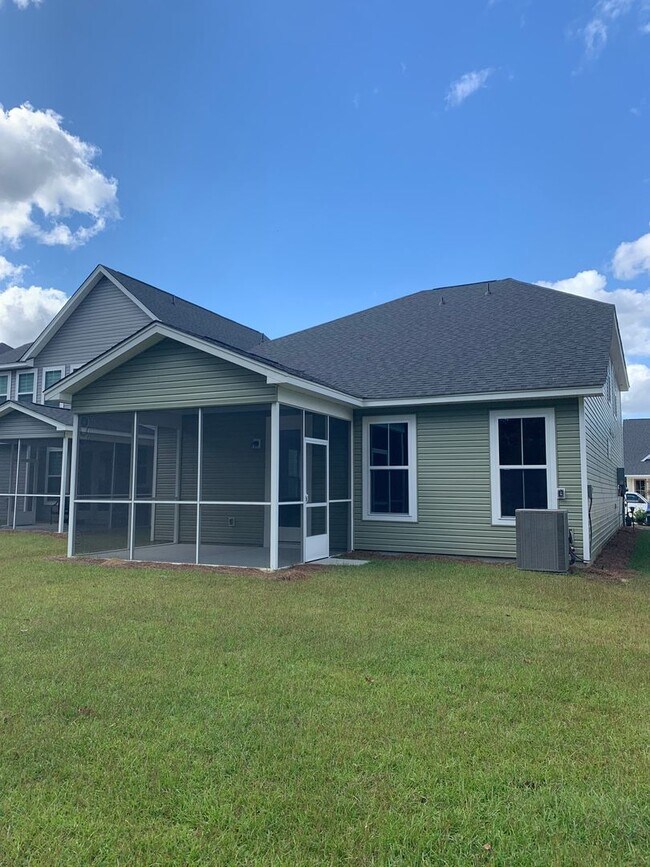 Building Photo - Modern Living in Windsor Hill