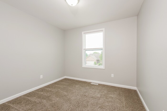 Building Photo - 1004 Golfview Dr