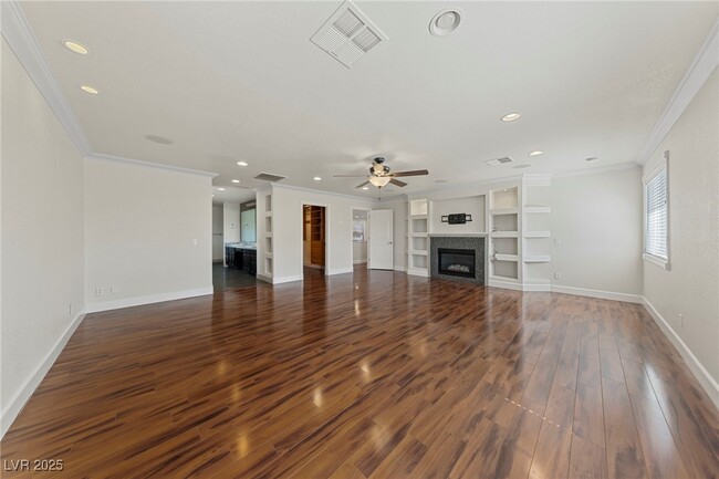 Building Photo - 144 E Robindale Rd