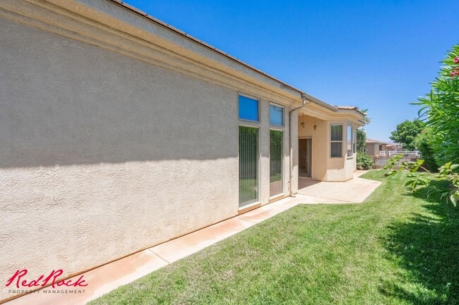 Building Photo - Comfortable 3-bedroom Home. Small Dog Frie...