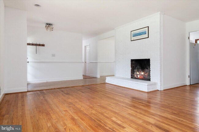 Building Photo - 109 Lake View Drive