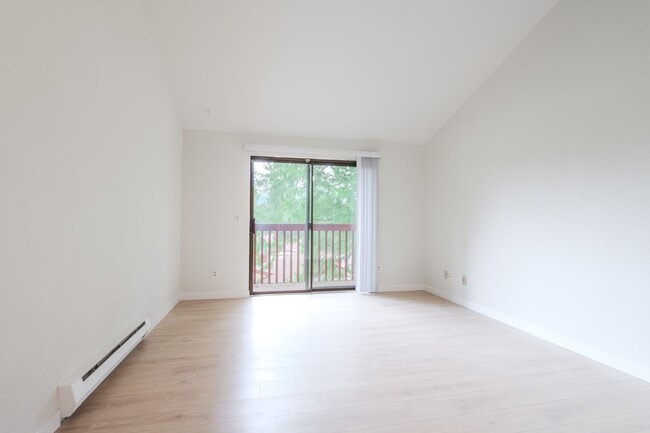 Building Photo - Spacious 3bd/2.5ba Smoketree Condo in Federal Way!