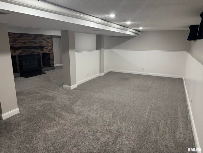 Building Photo - 1868 Kings Dr